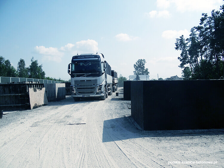 Transport szamb betonowych  w Zawadzkiem
